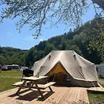 Camp *