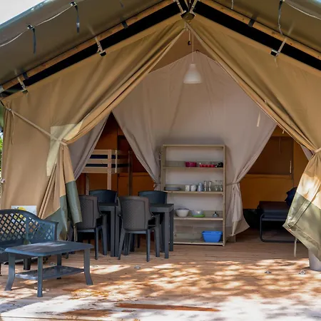 Camp Luxury tent