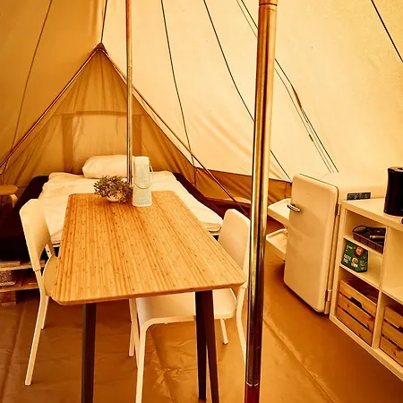 Camp *